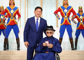 Нэр бүхий эрхмүүдэд төрийн дээд цол, одон, медаль хүртээлээ