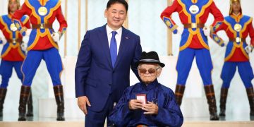 Нэр бүхий эрхмүүдэд төрийн дээд цол, одон, медаль хүртээлээ