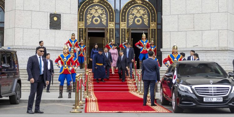 Японы эзэн Хаан Нарухито “Чингис хаан” үндэсний музейд зочиллоо