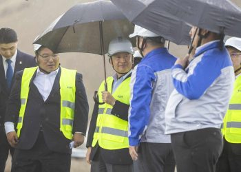 Японы Эзэн Хаан Нарүхито Ус сувгийн удирдах газарт зочиллоо