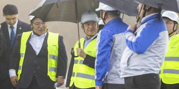 Японы Эзэн Хаан Нарүхито Ус сувгийн удирдах газарт зочиллоо