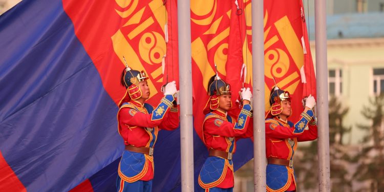 “Төрийн далбааны өдөр”-т зориулсан цэргийн ёслолын жагсаал боллоо