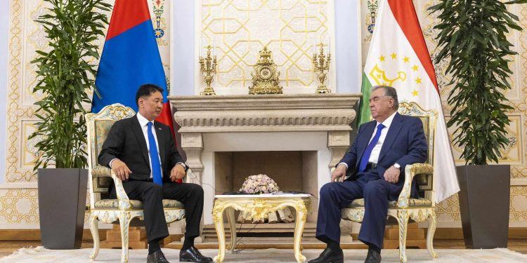 Ерөнхийлөгч У.Хүрэлсүх, Тажикистаны Ерөнхийлөгч Эмомали Рахмон нар албан ёсны хэлэлцээ хийлээ