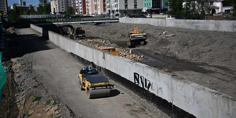 Сэлбэ голын үерийн хамгаалалтын түшиц хана барих ажлыг наймдугаар сарын 20-нд дуусгана