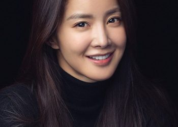 Жүжигчин бүсгүй салсан нөхрийнхөө эсийг ашиглаж жирэмсэн болжээ