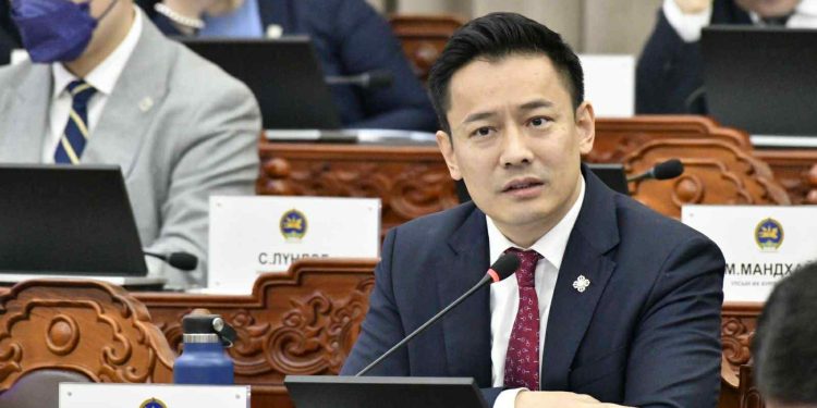 Д.Амарбаясгалан дарга залуу гишүүдээ УИХ-ын байнгын болон дэд хороодын дарга болгов