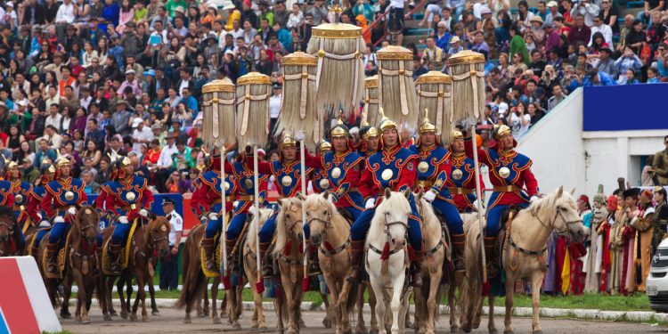 Үндэсний их баяр НААДМЫН ХӨТӨЛБӨР гарлаа