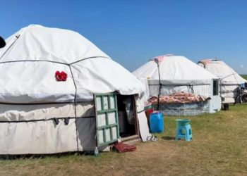 Нүүдэлчний ахуйг тав тухтай хослуулсан “Хар говь” жуулчны бааз