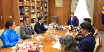 Ерөнхийлөгчид "Хилийн чанад дахь монголчуудын зөвлөл" ТББ-аас талархал илэрхийллээ