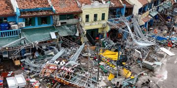 Вьетнам: Кажики хар салхинаас сэргийлж нислэгүүдээ цуцалж, 586 мянган хүнийг нүүлгэн шилжүүллээ