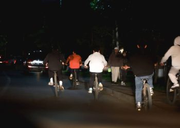 Суррон мотоцикльтой насанд хүрээгүй жолооч нар зам дээр "нисэж" байна