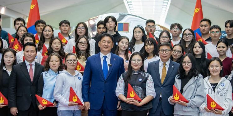 Ерөнхийлөгчийн илгээлт-2100” тэтгэлэгт хөтөлбөрийн 296 оюутан гадаадыг зорилоо