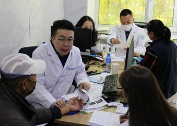 Өвөрмонгол эмч нар 300 гаруй хүнд үнэгүй үзлэг, оношилгоо хийжээ