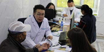 Өвөрмонгол эмч нар 300 гаруй хүнд үнэгүй үзлэг, оношилгоо хийжээ