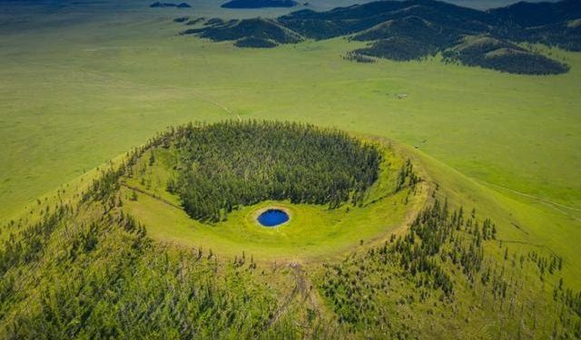 Хоргын тогоонд солонгос жуулчин унаж амиа алджээ