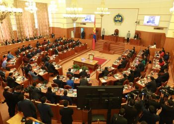 УИХ-ын гишүүний бүрэн эрх нь дууссан хүнд 12 сарын цалинтай тэнцэх тэтгэмж олгохыг болиулах өргөдөлд санал авч эхэлжээ