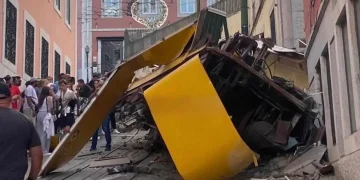 Португалид жуулчдын хамгийн их үйлчлүүлдэг галт тэрэг осолдож 15 хүн амиа алджээ