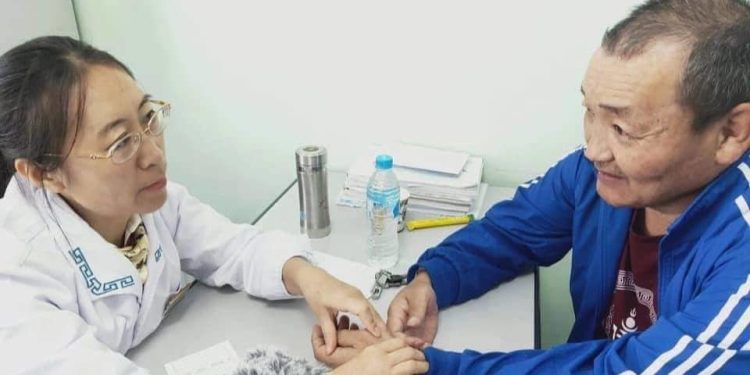 Өвөрмонгол эмч нар үнэгүй үзлэг, оношилгоо хийнэ