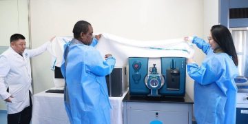 Нярайн эрт илрүүлгийн дэвшилтэт технологийн аппарат хүлээлгэн өглөө