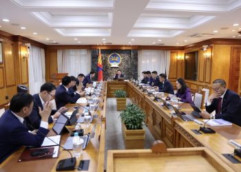 Оюутолгойн хөрөнгө оруулагчидтай хийх хэлэлцээрээ шуурхайлж, ширээний ард суух тохиролцоонд хүрлээ