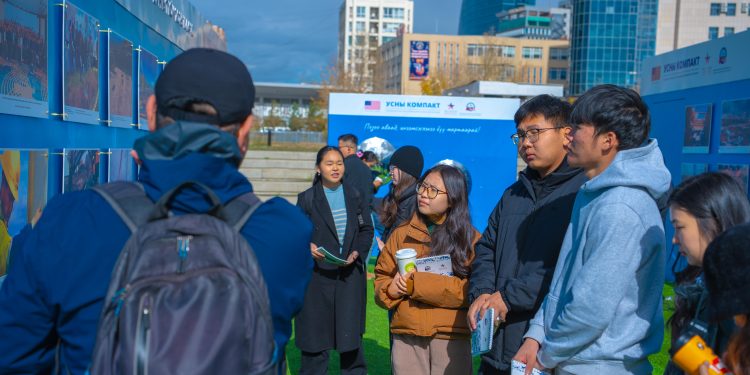 “Усан тойрог” нээлттэй үзэсгэлэн Улаанбаатар цэцэрлэгт хүрээлэнд болж байна