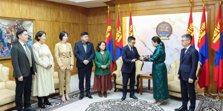 Ерөнхий сайд Г.Занданшатарыг огцруулах саналыг албан ёсоор тавилаа