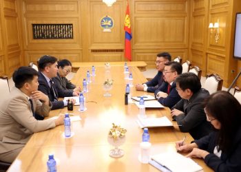 Ерөнхий сайд Г.Занданшатар суулт зарлаж буй багш нарын төлөөлөлтэй уулзлаа
