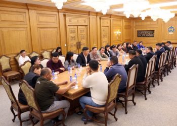 Ерөнхий сайд жагсаал зохион байгуулсан эмч нарын төлөөлөлтэй уулзлаа