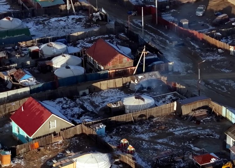 Яндангаас гарах утааг дрон ашиглан хянах туршилтын ажлыг хийж байна