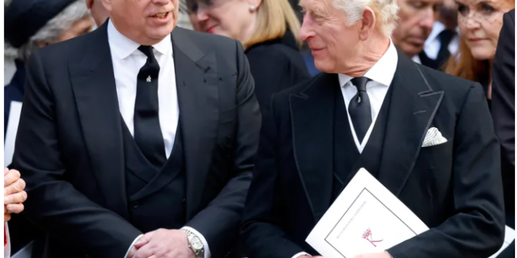 Насанд хүрээгүй хүүхэдтэй бэлгийн харьцаанд орсон Их Британийн ханхүү Эндрю цол хэргэмээ хураалгалаа