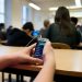 Шведэд ирэх оноос сурагчдад хичээлийн цагаар гар утас ашиглуулахгүй