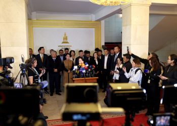 70 гаруй гишүүн УИХ-ын даргыг бүрэн эрхээсээ түдгэлзэж, шалгуулахыг шаардлаа