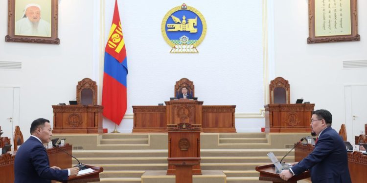 Татвар, зээл, аж үйлдвэржүүлэлтийн бодлогоор дундаж давхаргаа дэмжинэ