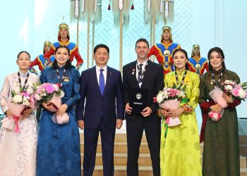 3х3 сагсан бөмбөгийн тамирчид болон дасгалжуулагчид Гавьяат тамирчин цол, медаль хүртээлээ