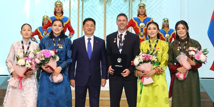 3х3 сагсан бөмбөгийн тамирчид болон дасгалжуулагчид Гавьяат тамирчин цол, медаль хүртээлээ