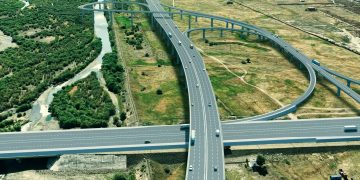 Туулын хурдны замын далангийн хөрс хуулалтыг хийж, түр зам тавьж байна