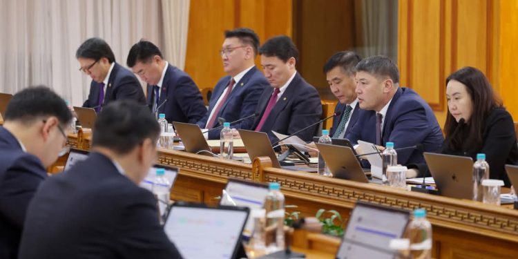 Эмч, ажилчдын илүү цагийн хөлс, урвалж оношлуурын зардалд нөөц сангаас нэг тэрбум 400 сая төгрөг гаргана