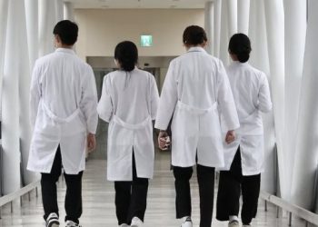 Эмч нар ажил хаялтаа нэг хоногоор хойшлуулжээ