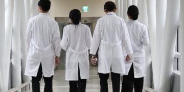 Эмч нар ажил хаялтаа нэг хоногоор хойшлуулжээ