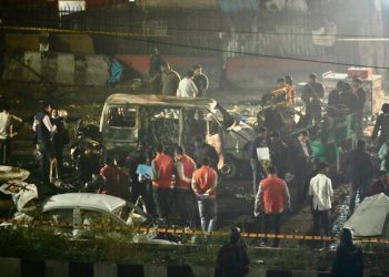 Энэтхэгт автомашин дэлбэрч, 10 хүн амиа алдлаа