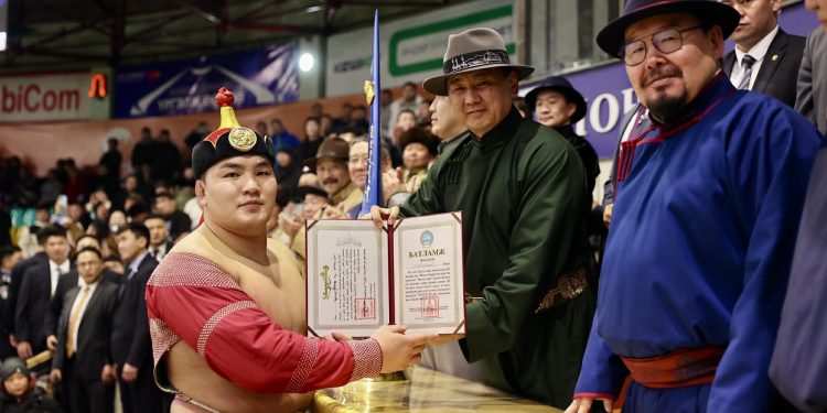 Улсын арслан Э.Батмагнай “Чингис хаан” цом хүртлээ