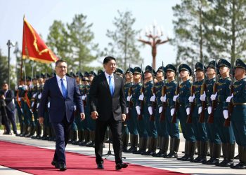 Монгол Улсын Ерөнхийлөгчийг Киргиз Улсын Ерөнхийлөгч албан ёсоор угтлаа