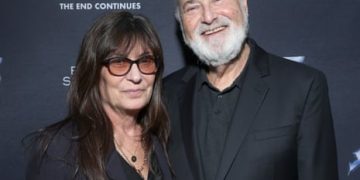 Найруулагч Роб Райнер эхнэрийн хамт гэртээ хутгалуулж нас баржээ