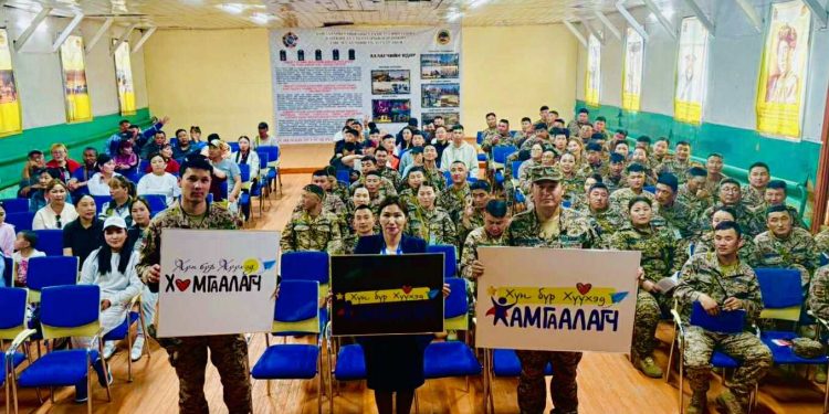 Цэргийн анги, салбаруудад хүний эрхийн боловсролын сургалтыг үе шаттайгаар зохион байгуулж байна