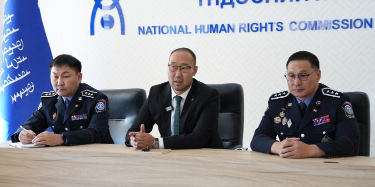 Энхийг сахиулагчид хүний эрхийн сургалтад хамрагдаж байна