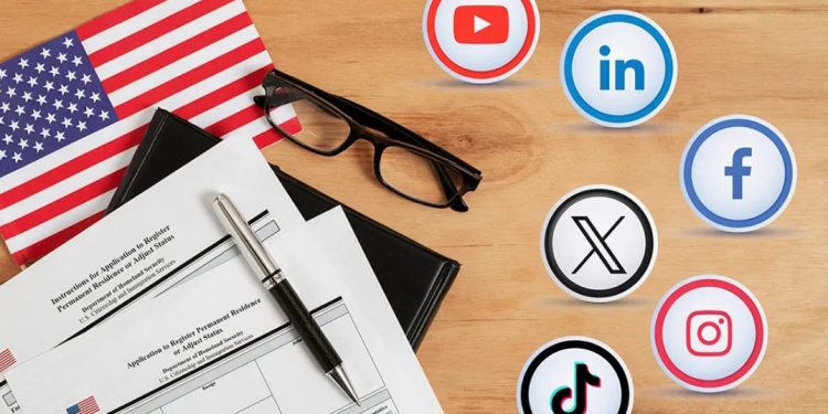 АНУ жуулчны виз хүсэгчдийн мэйл, олон нийтийн сүлжээний мэдээллийг шалгана