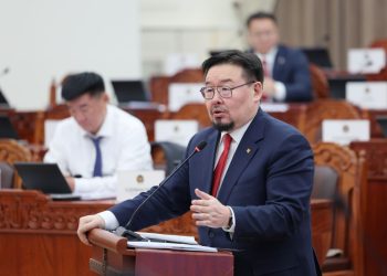 Г.Занданшатар: Хөөс хагарч, үнэнтэй нүүр тулсан жил байсан