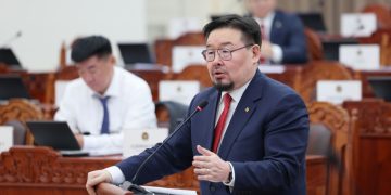 Г.Занданшатар: Хөөс хагарч, үнэнтэй нүүр тулсан жил байсан