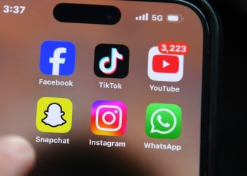 Австрали улс 16 наснаас доош хүүхдүүдийг сошл мэдиа ашиглахыг хориглосон анхны улс боллоо