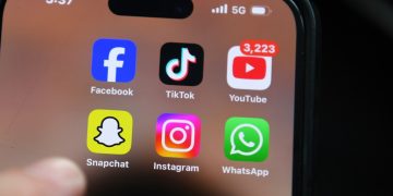 Австрали улс 16 наснаас доош хүүхдүүдийг сошл мэдиа ашиглахыг хориглосон анхны улс боллоо